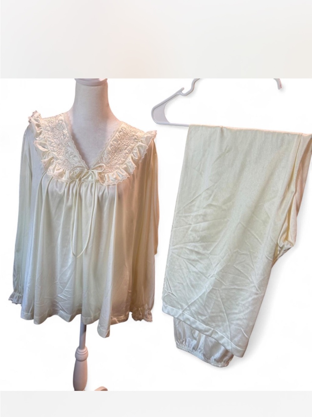 Vintage Women's Cream Lace-Trim Nightgown Set